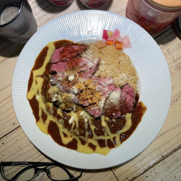 「ステーキ肉増し＆煮込みカレー」@ステーキライスの店 センタービーフ 横浜関内本店の写真
