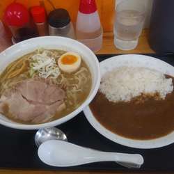 濃厚煮干しラーメン　900円