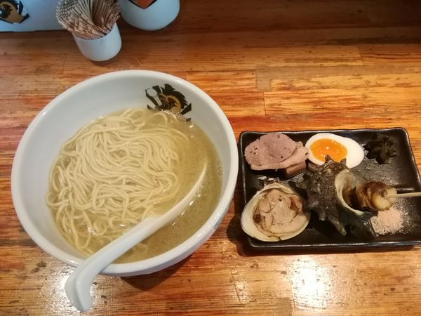 「伊勢海老ハマグリサザエ鴨のスモークスペシャルらーめん」@満鶏軒の写真