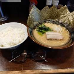 豚骨醤油ラーメン(のり・大ライス)