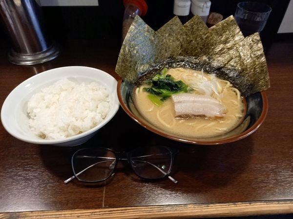 「豚骨醤油ラーメン(のり・大ライス)」@横濱家系 豚骨醤油ラーメン 蒲田 いっ家の写真