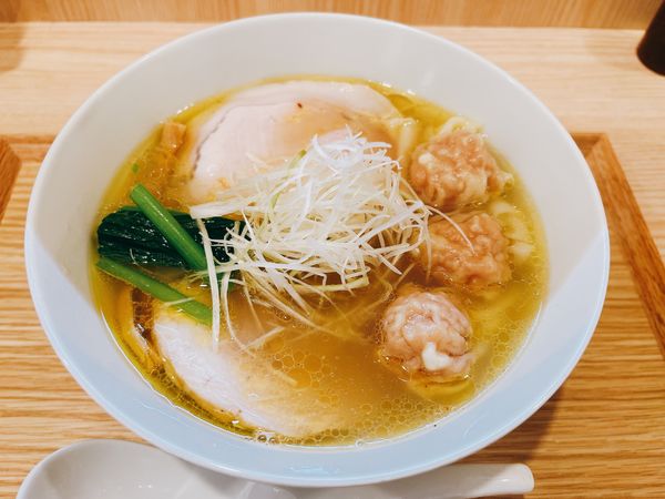 「海老ワンタンらぁ麺」@中村麺三郎商店の写真