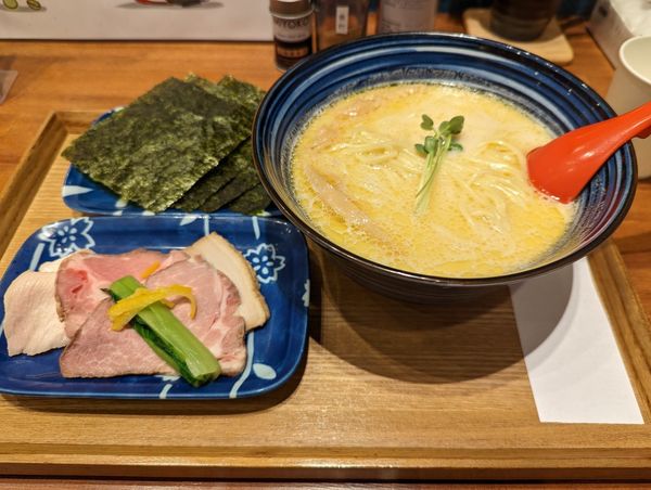 「濃厚白湯ラーメン」@麺や 柚葉の写真