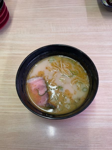 「醤油豚骨ラーメン」@スシロー OSC湘南シティ店の写真