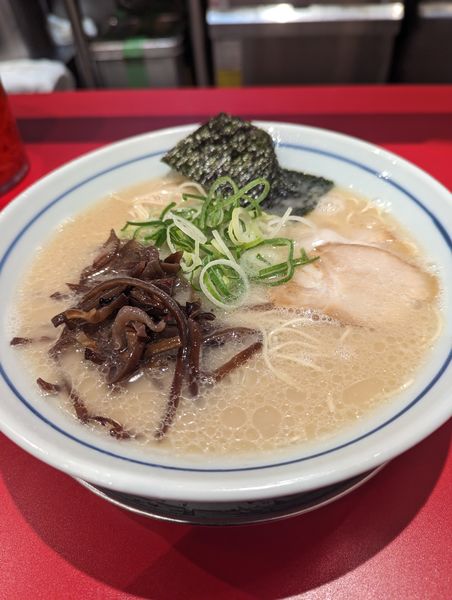 「本場博多ラーメン」@本場博多ラーメン せまかっちゃん 神田店の写真