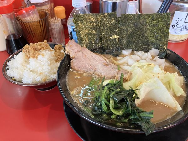 「ラーメン中盛り＋ライス大盛り」@家系ラーメン 王道 神道家の写真