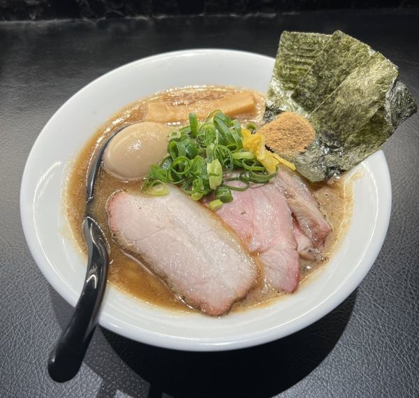 「特製濃厚豚骨魚介蕎麦」@百合の咲く場所の写真