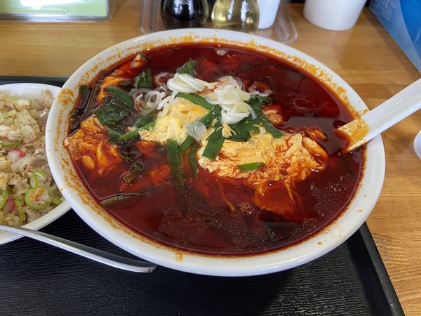 「赤いラーメン(醤油)(850円)」@いくよ食堂の写真