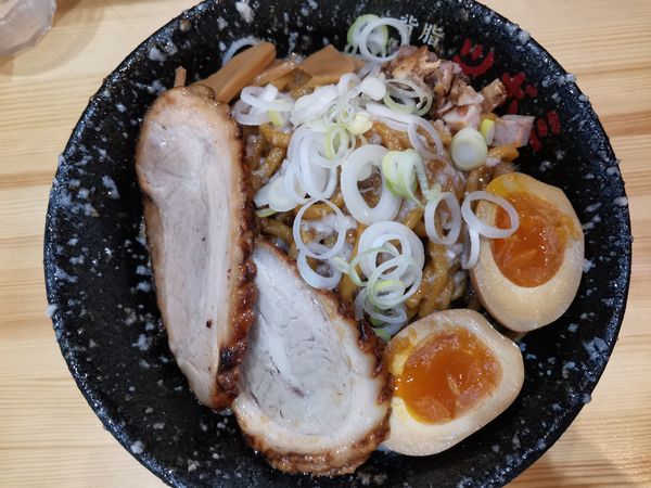 「ツボミ油そば」@背脂の魔術師 ツボミの写真