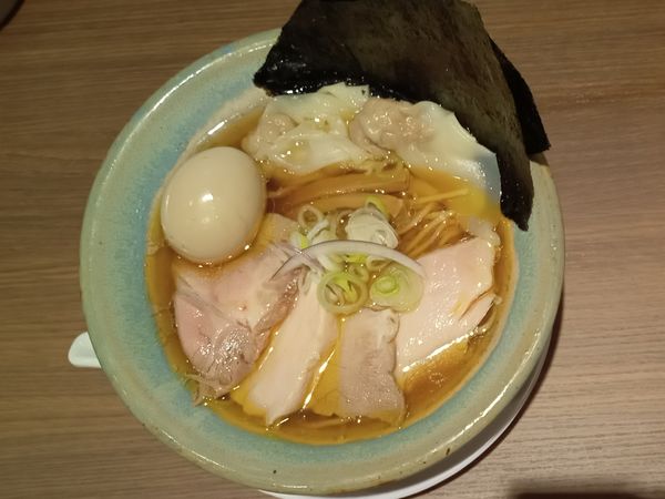 「醤油らあめん＋特上」@Homemade Ramen 麦苗 COREDO室町店の写真