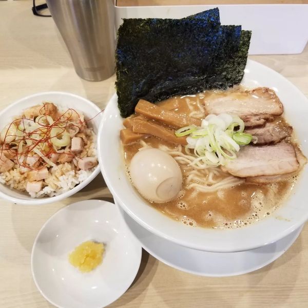 「特製味噌ラーメン、麺大盛り、ニンニクあり。炙りミニチャーシュー丼」@麺.れおんの写真