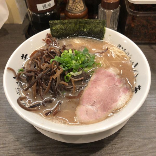 「らーめん＋きくらげ」@博多長浜らーめん いっきの写真