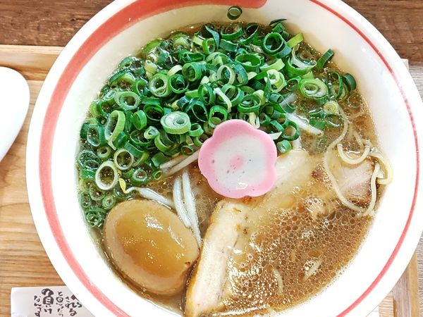 「厳選！ネギラーメン（ネギ半分）＋味玉」@和歌山ラーメン まる岡の写真