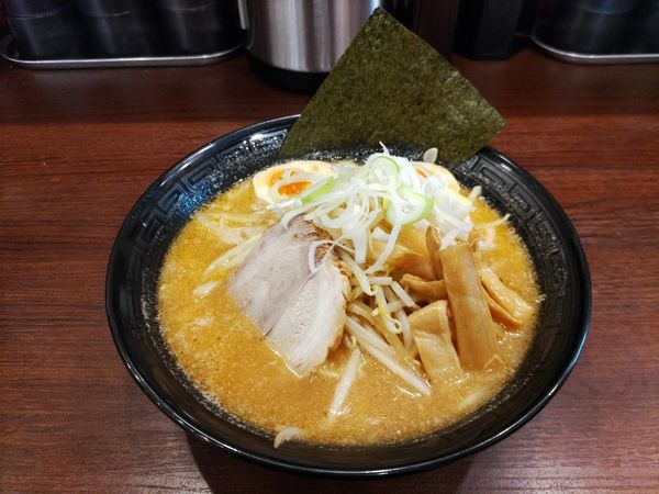 「赤味噌らーめん+味玉サービス」@北海道らーめん ほしみ屋 虎ノ門店の写真