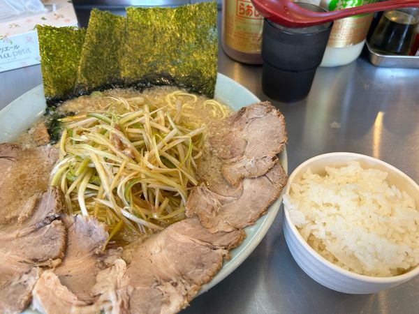 「ネギコテチャーシューメン1190円、半ライス100円」@ラーメンショップ 椿 牛久店の写真