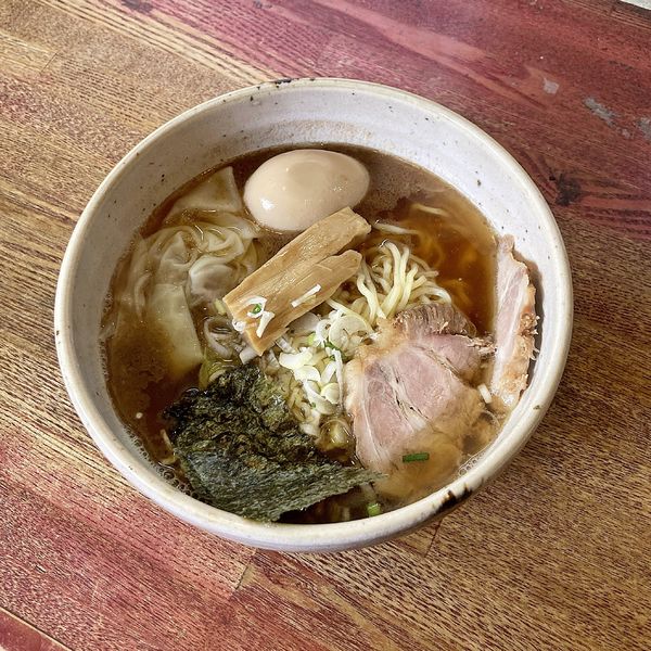 「ワンタンメン+味玉」@ひなたやの写真