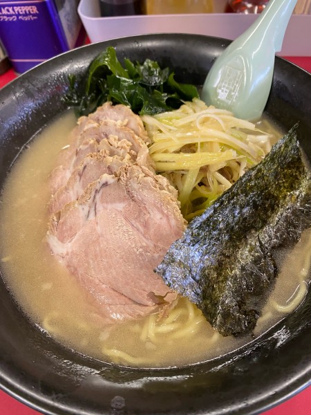 「ネギチャーシューメン➕麺固め」@ニューラーメンショップ 亀成店の写真