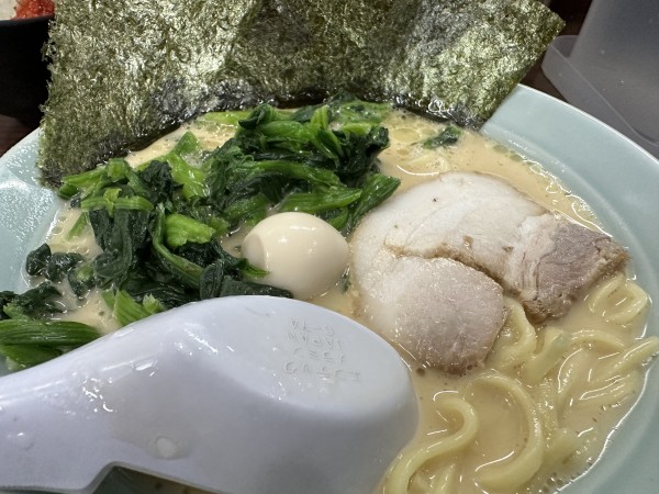 「ラーメン＋ほうれん草増し」@横浜家系ラーメン 飯田橋 魂心家の写真