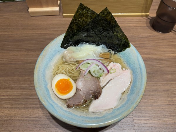 「塩らあめん1210円　上トッピング330円」@Homemade Ramen 麦苗 COREDO室町店の写真
