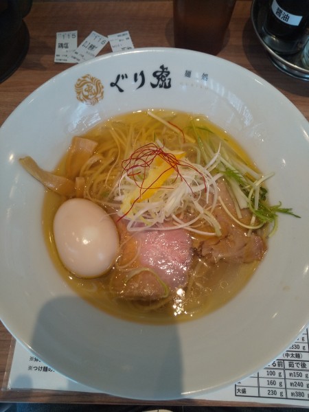 「鶏塩ラーメン(味玉付き)」@麺処ぐり虎 名古屋栄店の写真