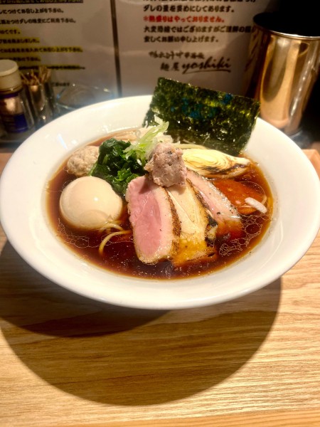 「特製鴨出汁中華そば（醤油）」@鴨出汁中華蕎麦 麺屋yoshikiの写真