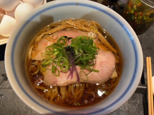 「レギュラー醤油ラーメン880円」@駄目な隣人の写真
