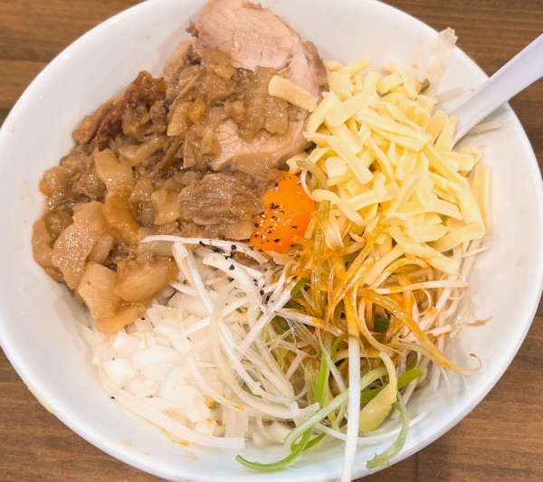 「汁なし200ｇ+チーズ」@男気らーめん アカギの写真