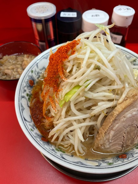 「小ラーメン ヤサイニンニクトウガラシ 肉かすアブラinメンマ」@ハナイロモ麺 吉祥寺本店の写真