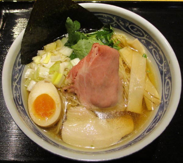 「<寿製麺よしかわ>煮干しそば白醤油　980円」@#新宿地下ラーメンの写真