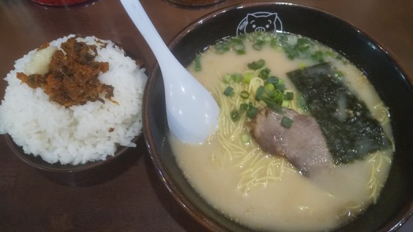 「博多ラーメン+半ライス( ¥650+150)」@博多ラーメン 長浜や 笹塚店の写真