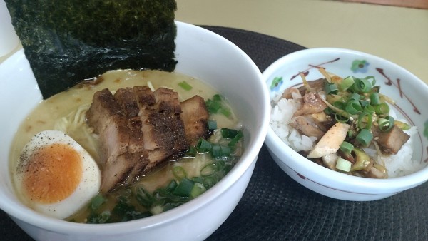 「豚そば+辛味ネギ叉焼ご飯(750円+140円)税込」@龍門瀑の写真