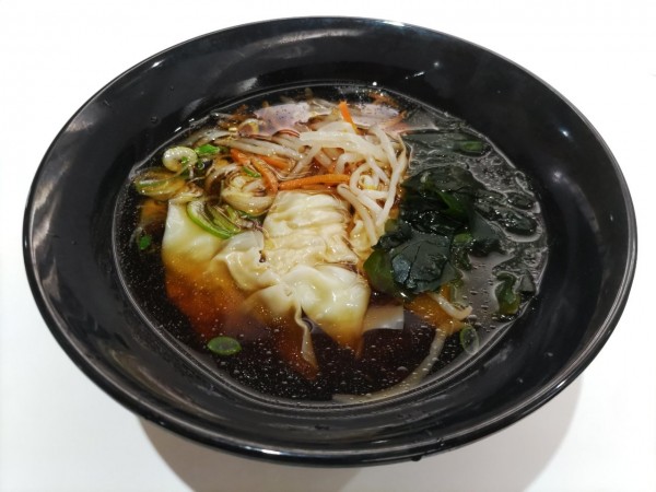 「日替りラーメン・ワンタンメン」@特許庁 第一食堂の写真