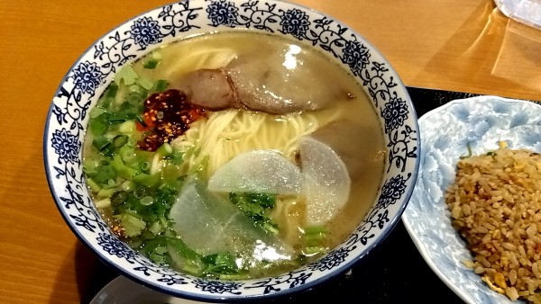 「蘭州牛肉ラーメン（半炒飯とのセットで１，１８０円）」@京穂 蘭州ラーメンの写真