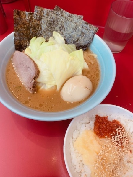 「並 730円　味玉キャベツ 150円」@横浜ラーメン 武蔵家 大井町店の写真