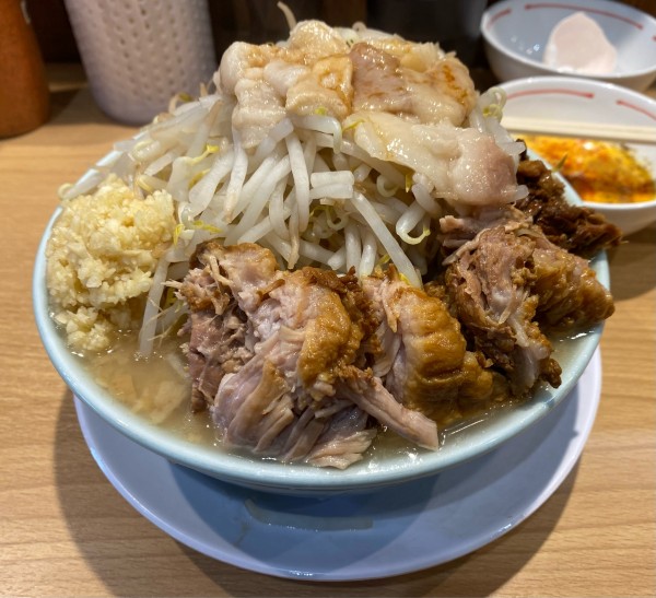 「中豚らーめん  生玉子」@豚と脂。の写真