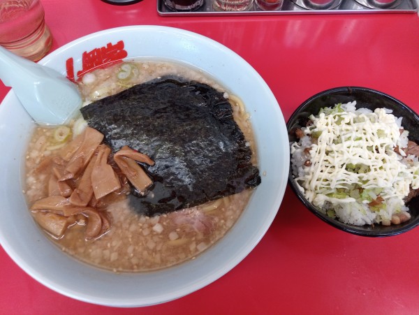 「味噌ラーメンサービスセットＡ790円JAFメンマサービス」@山岡家 柏店の写真