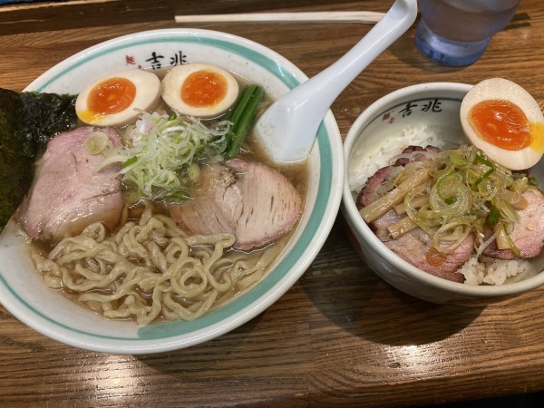 「支那そば+煮玉子+炙り焼豚丼 750+100+380」@青竹平打ち中華そば 麺壱吉兆の写真