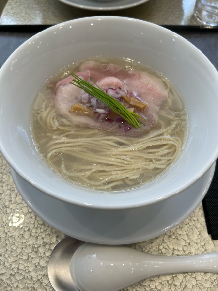 「中華蕎麦〈塩〉」@宍道湖しじみ中華蕎麦 琥珀 池袋店の写真