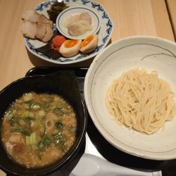 濃厚魚介つけ麺(小盛)+トッピング盛合せ(1230円)