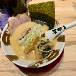 味噌辛豚骨ラーメン中華麺850円