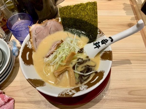 「味噌辛豚骨ラーメン中華麺850円」@一番軒+世界の山ちゃん 小牧店の写真