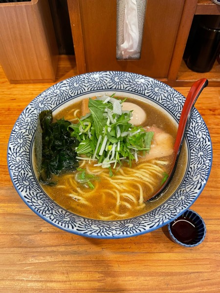 「半熟煮玉子芳醇あごだし醤油らーめん」@赤坂麺処 友の写真