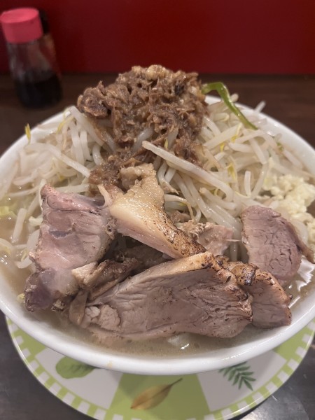 「ラーメン 300g ヤサイ ニンニク少なめ 豚カスカラメ」@龍麺 ふえ郎の写真