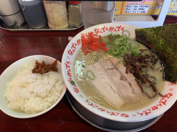 「ラーメン820円＋無料半ライス」@なんでんかんでん 西新宿店の写真