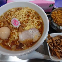 中華蕎麦並＋煮玉子＋メンマ＋キーマカレー丼