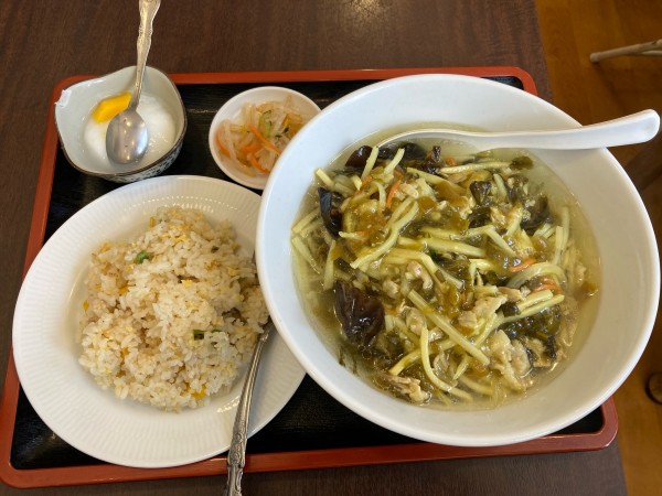 「高菜肉絲麺＋半チャーハン　850円」@中華苑の写真