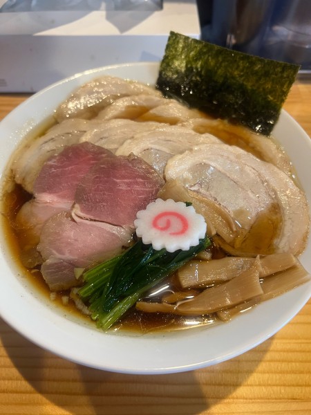 「中華蕎麦醤油　手揉み　肉マシ　大盛り」@麺道 六善の写真