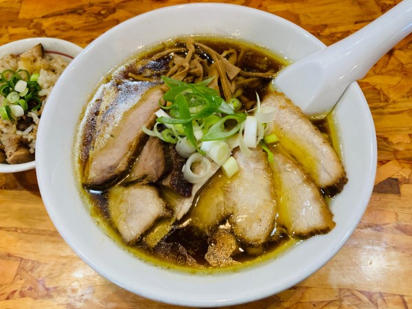 「【第三日曜限定】六行チャーシュー麺＋六行麺」@麺武者の写真