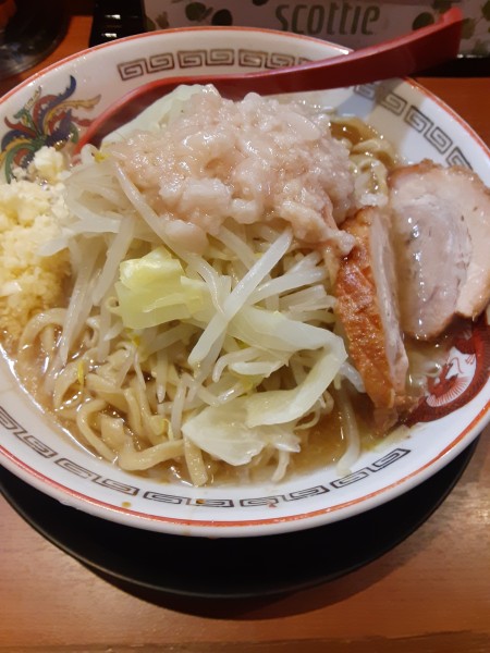 「小ラーメン(850円)、ニンニクアブラ」@豚山 町田店の写真