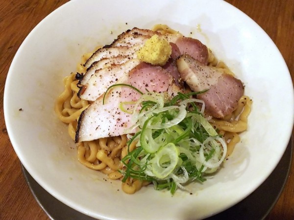 「生姜効いた肉油そば」@立ち呑み居酒屋 金町製麺の写真